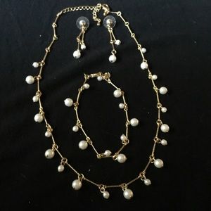 🌟White Pearl Necklace, Earring, & Bracelet Set